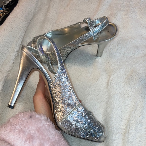 Gorgeous sparkly open toed shoes - Picture 3 of 3